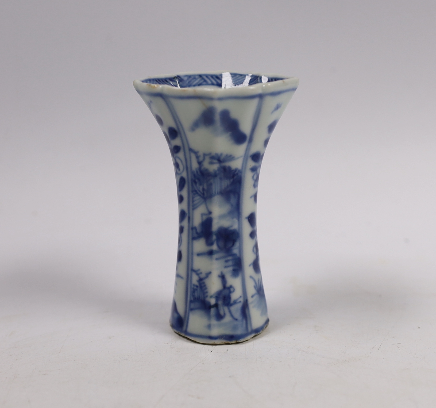 A Chinese Kangxi blue and white miniature vase, 9.5cm